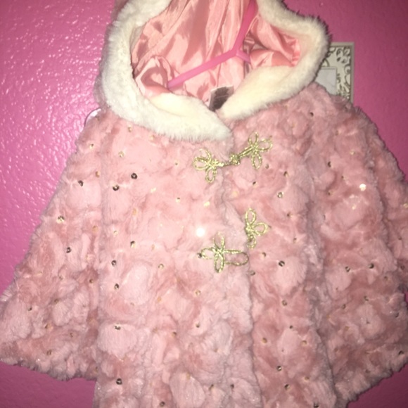 Baby Girl Faux mink Poncho - Picture 5 of 8